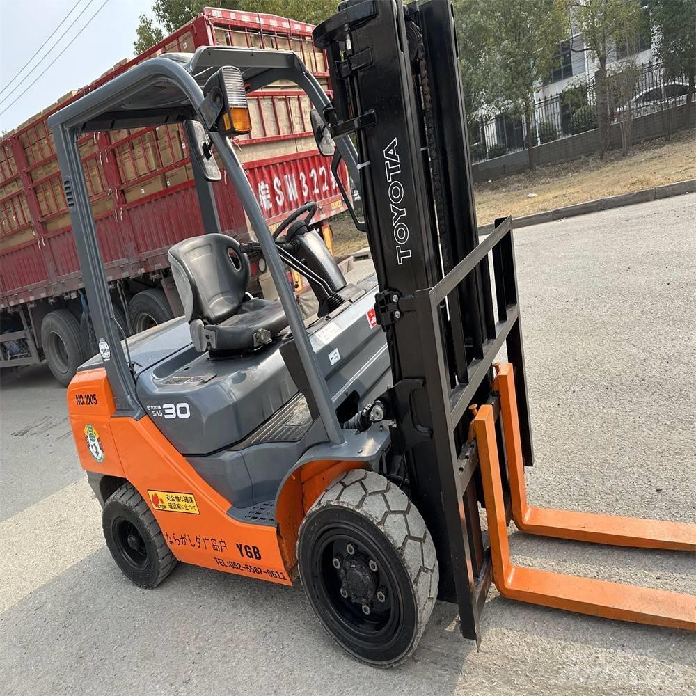 Toyota 8 FDK 30 Dieselstapler