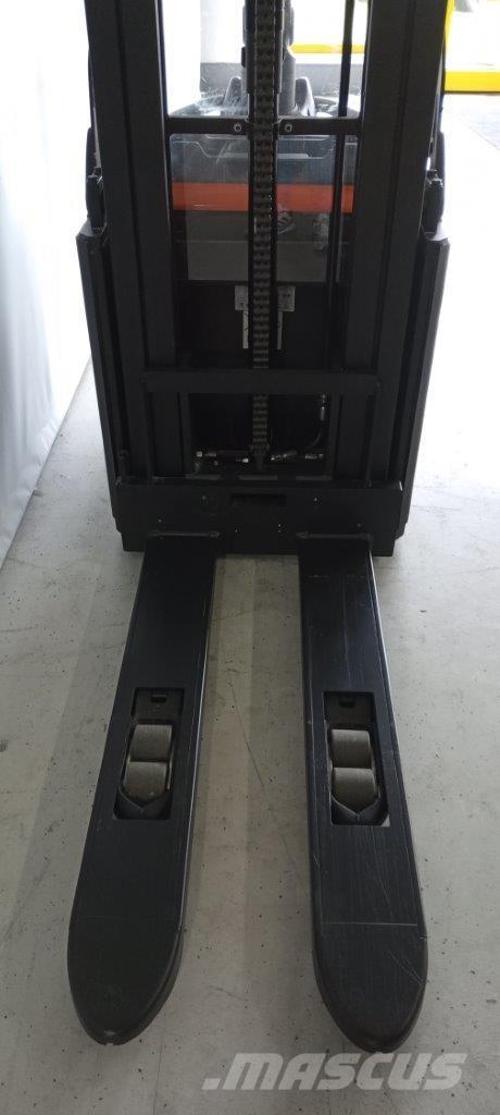 Toyota SPE160L Selbstfahrstapler