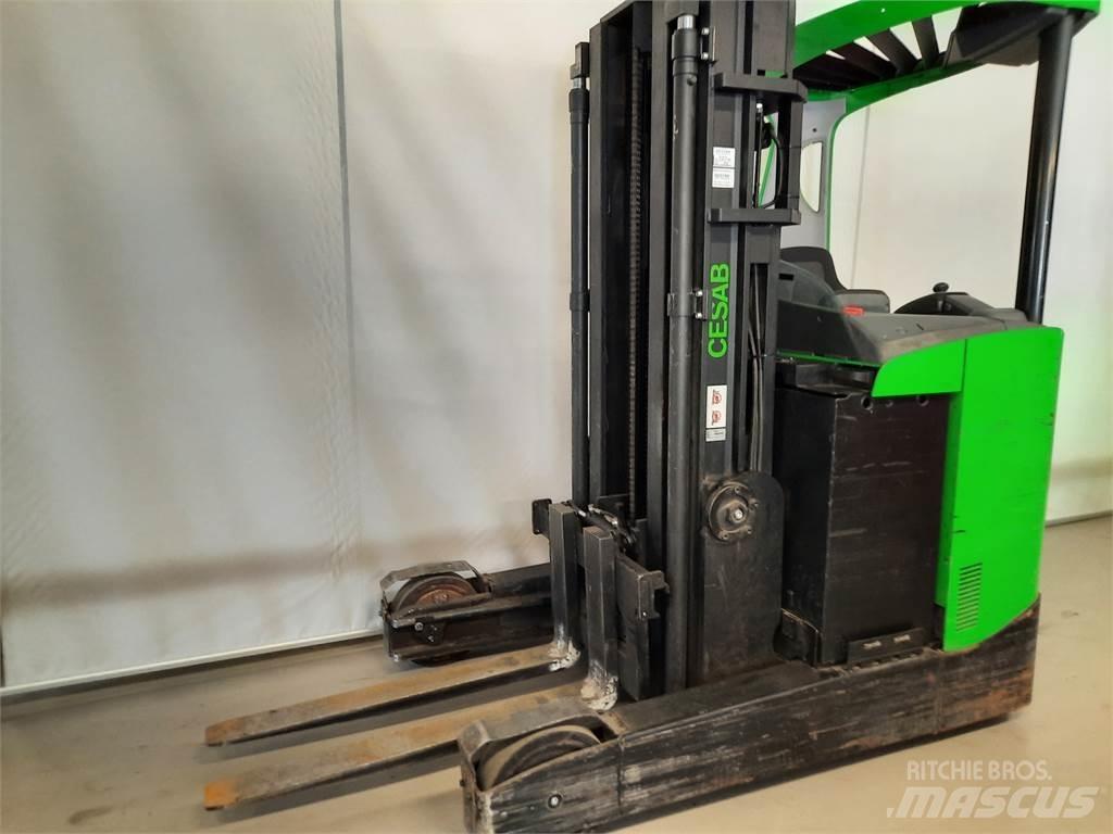 Cesab R 325 Schubmaststapler
