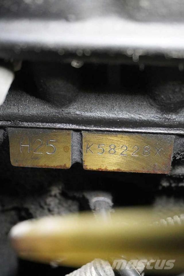 Nissan UGD02 A 32 PQ Gasstapler