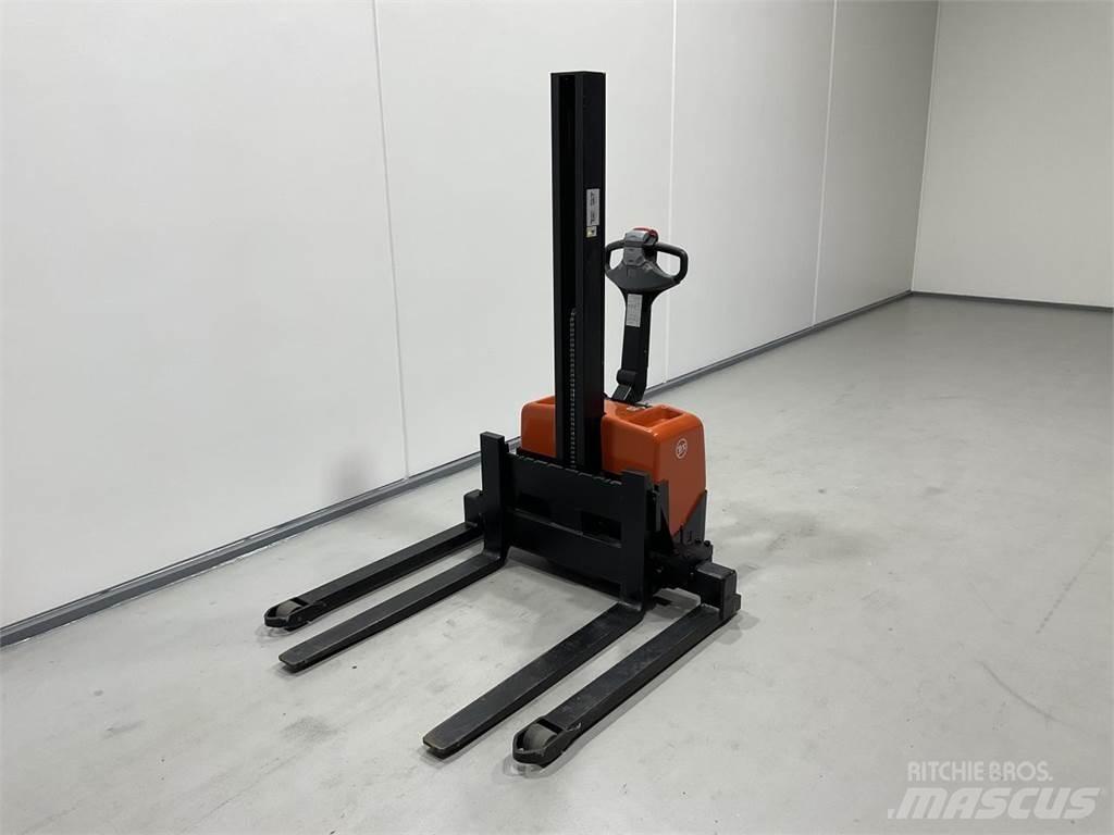 Toyota HWE100 Selbstfahrstapler