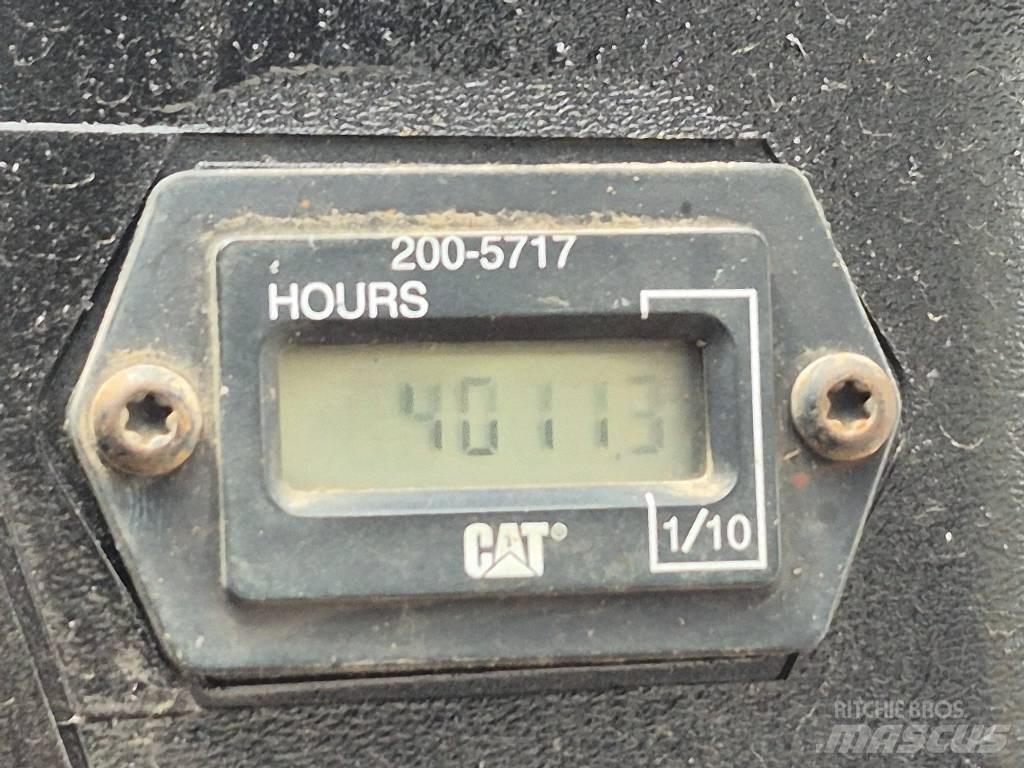 CAT 236 B Kompaktlader