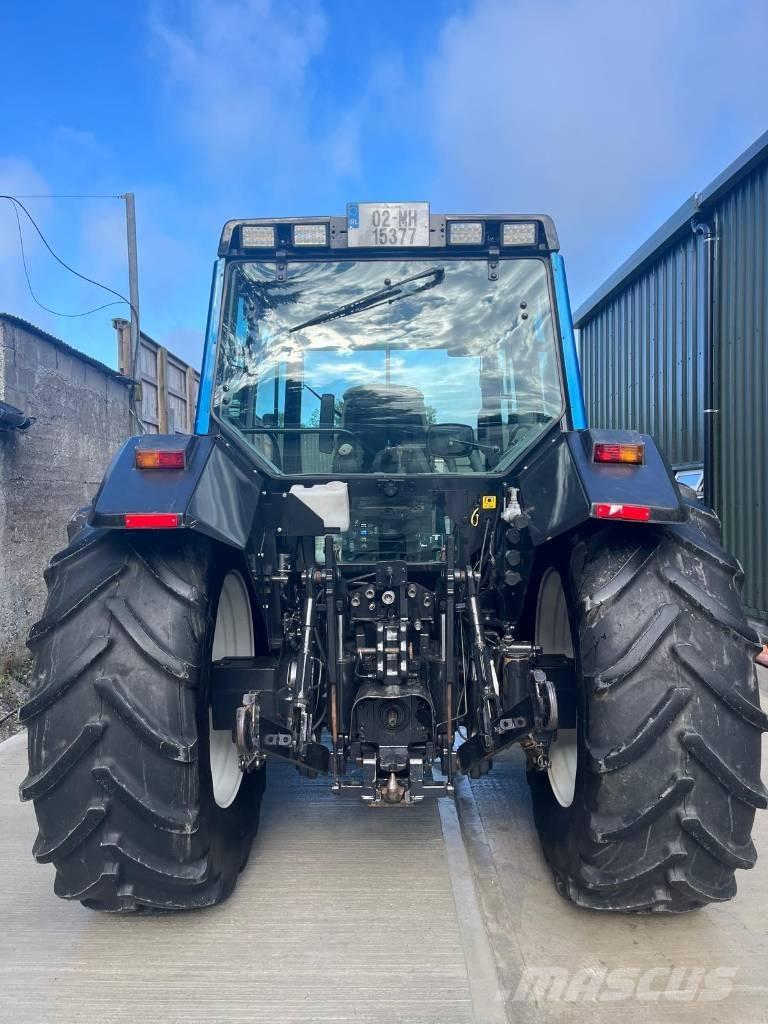 Valtra 8950 HiTech 4 Traktoren