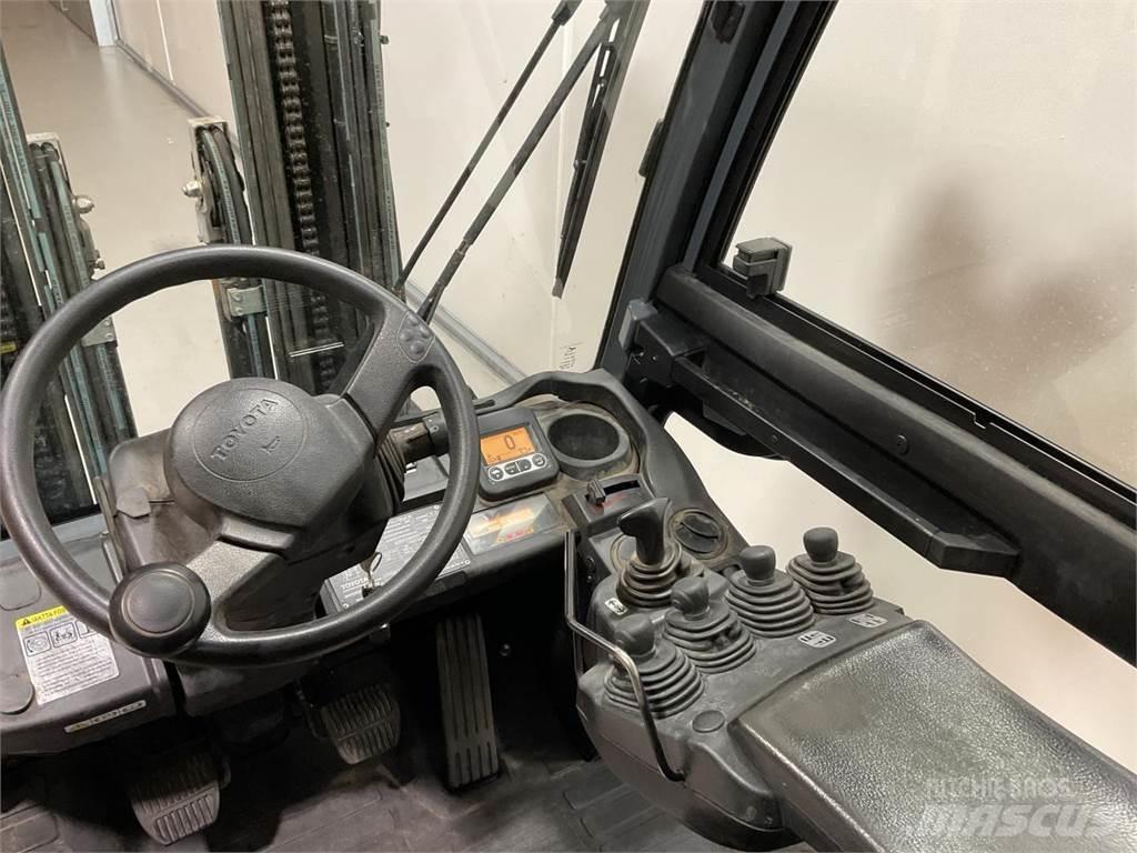 Toyota 52-8FDF30 Dieselstapler