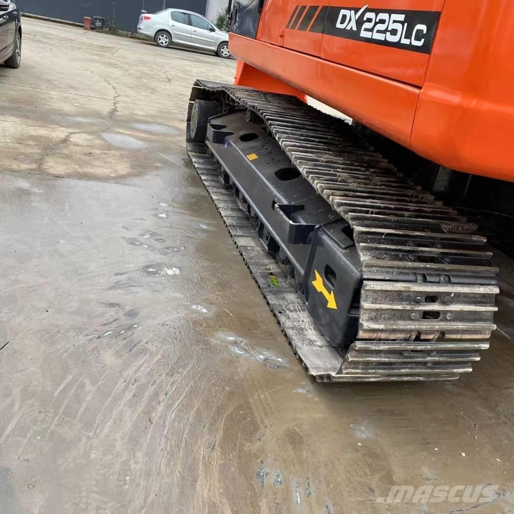 Doosan DX 225 LC Raupenbagger