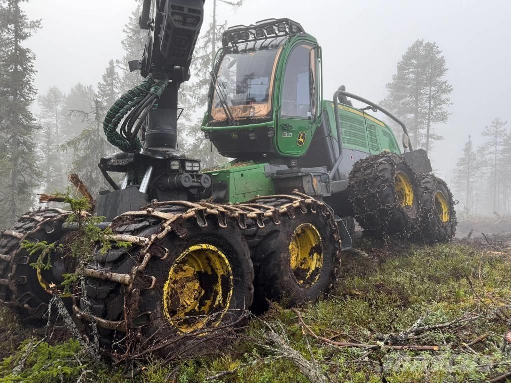 John Deere 1270 G Harvester