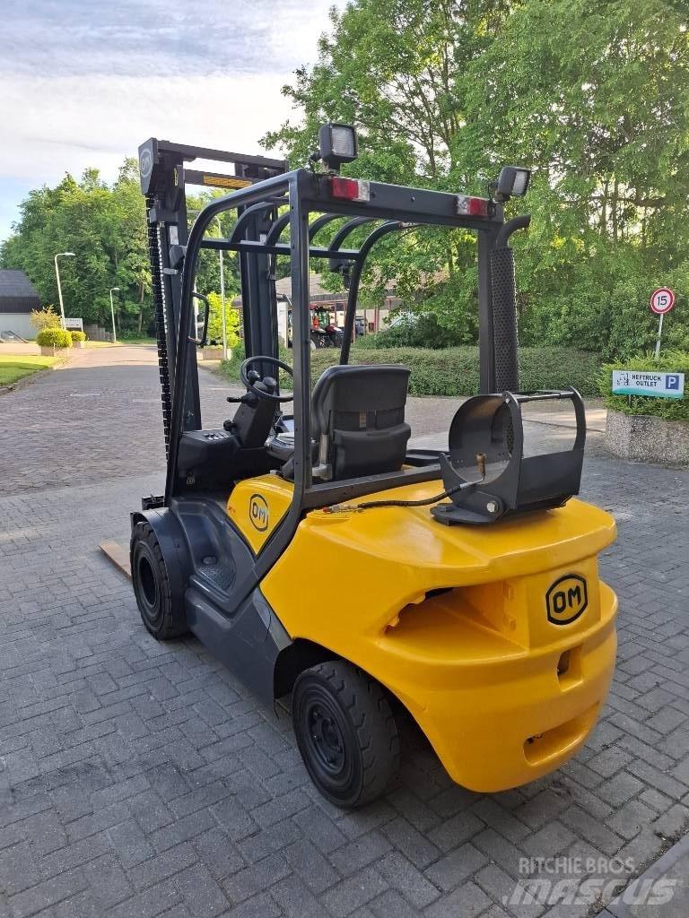 OM XG30 Heftruck Gasstapler