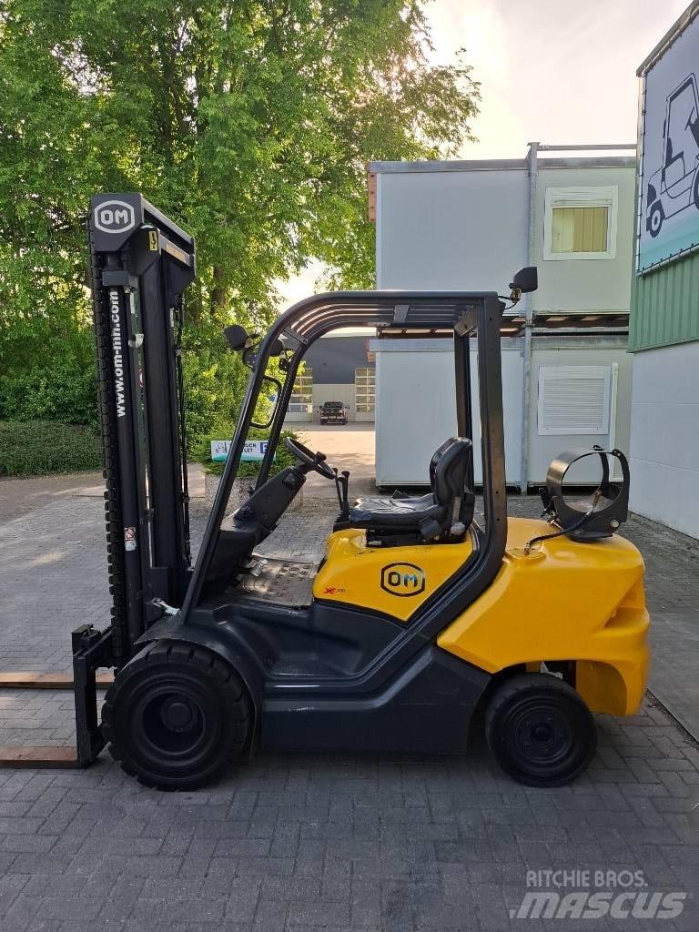 OM XG30 Heftruck Gasstapler