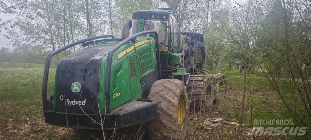 John Deere 1270 E Harvester