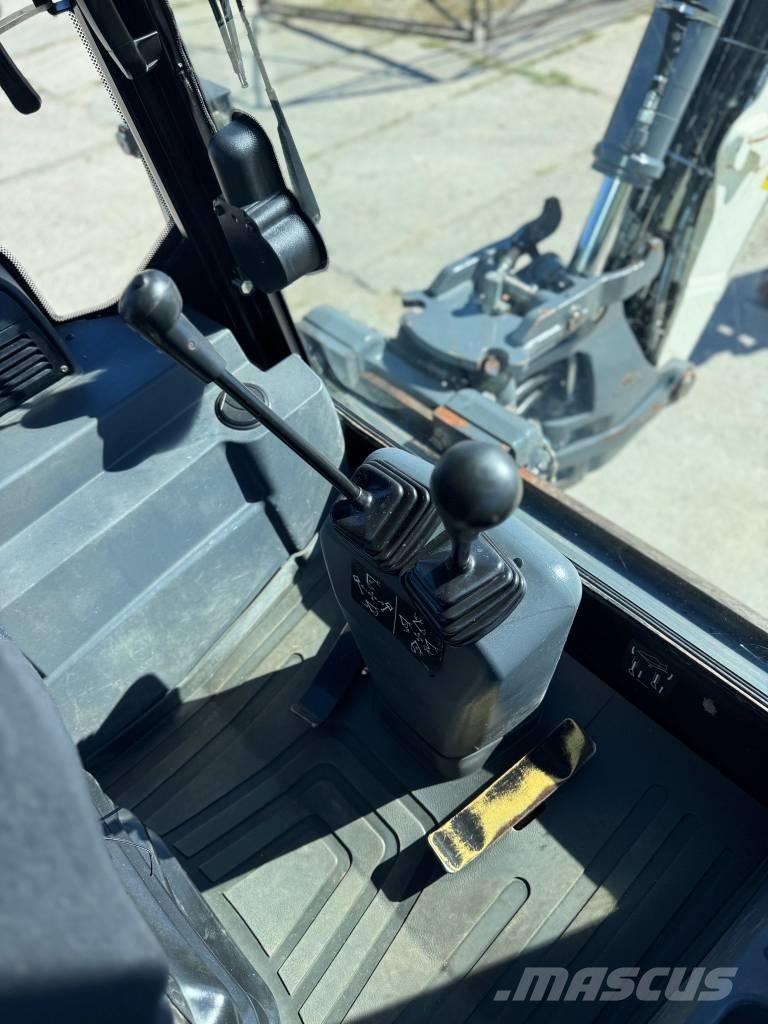 Terex TLB 890 Baggerlader