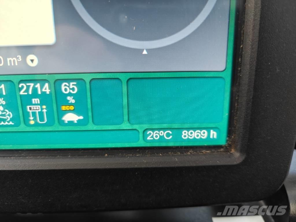 John Deere 1170 G Harvester