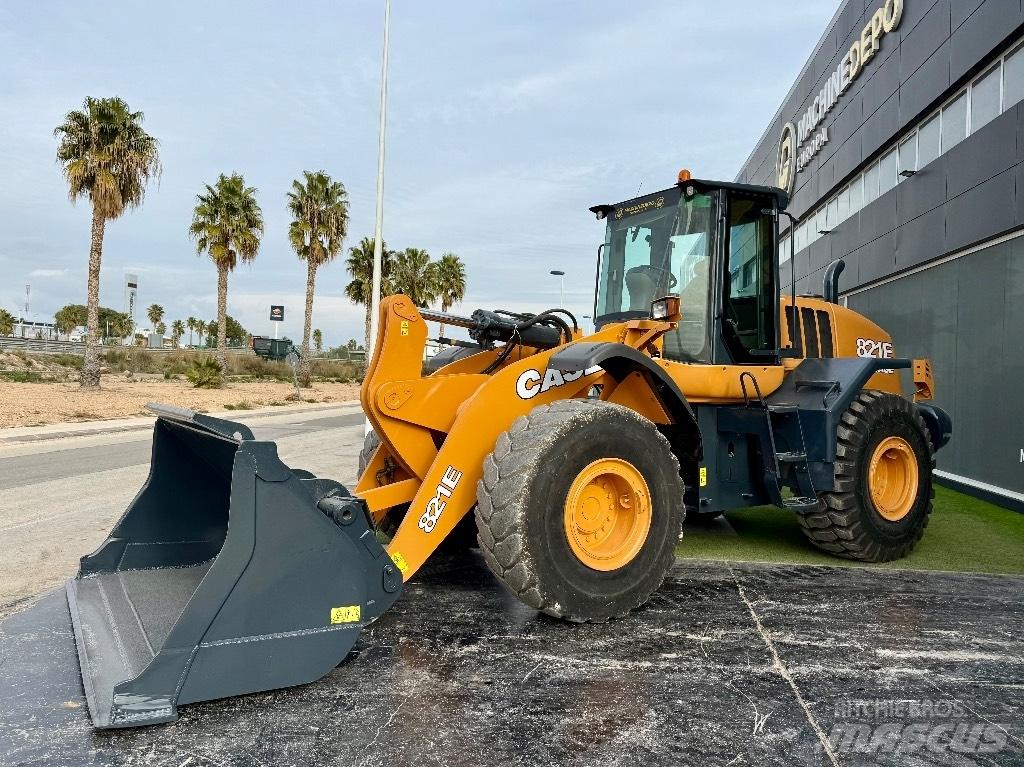 CASE 821 E Radlader