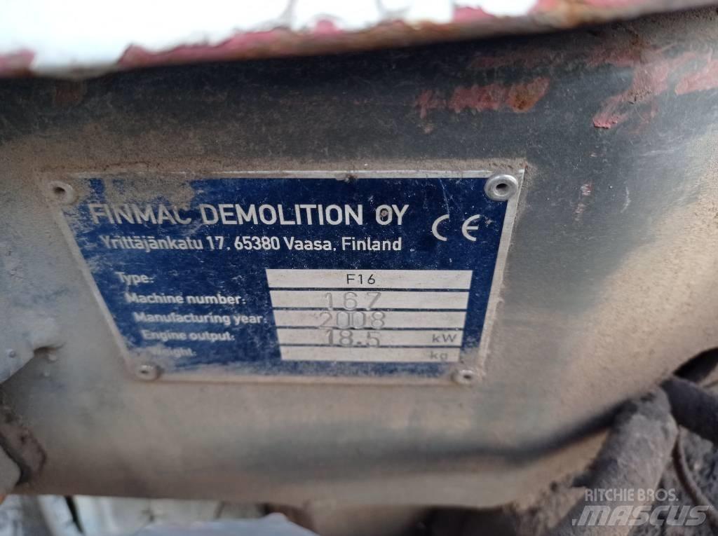 Finmac F16 Abrissbagger