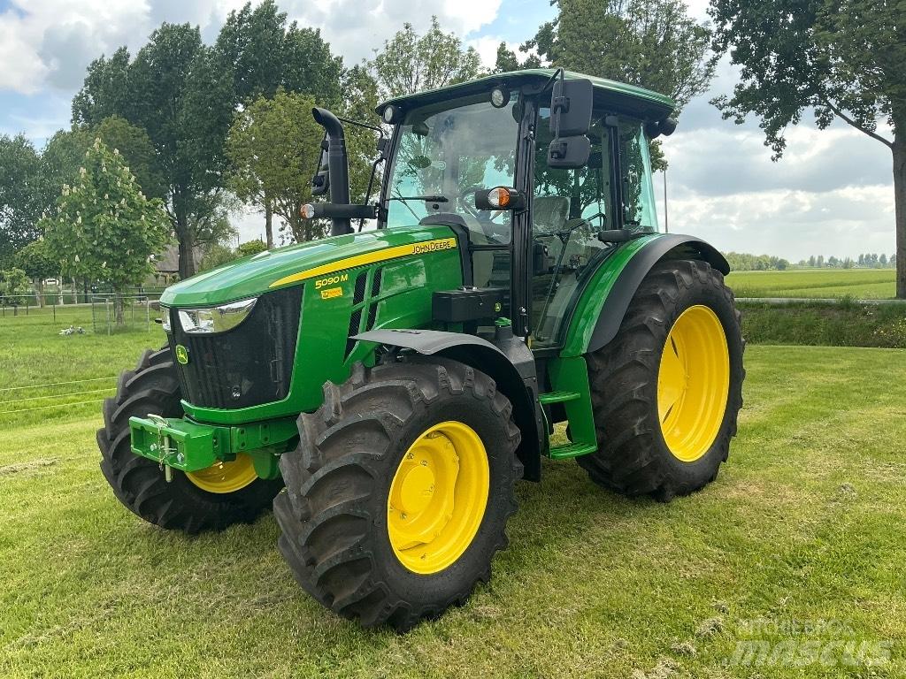 John Deere 5090 M Traktoren