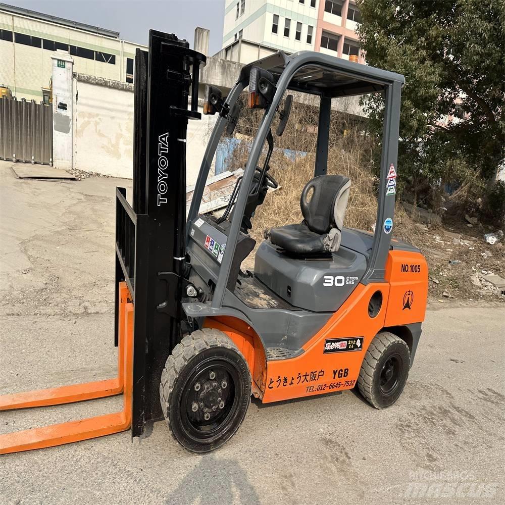 Toyota 8 FDK 30 Dieselstapler
