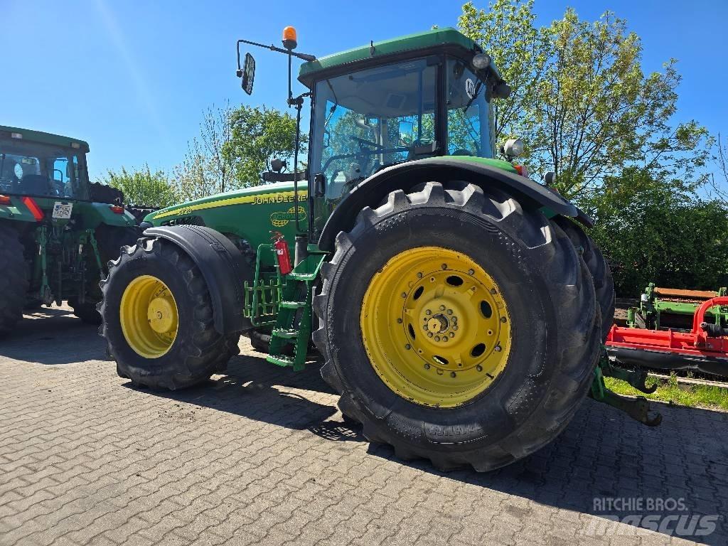 John Deere 8320 Traktoren