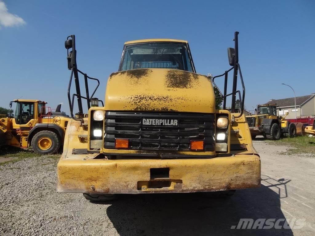 CAT 740 Dumper - Knickgelenk