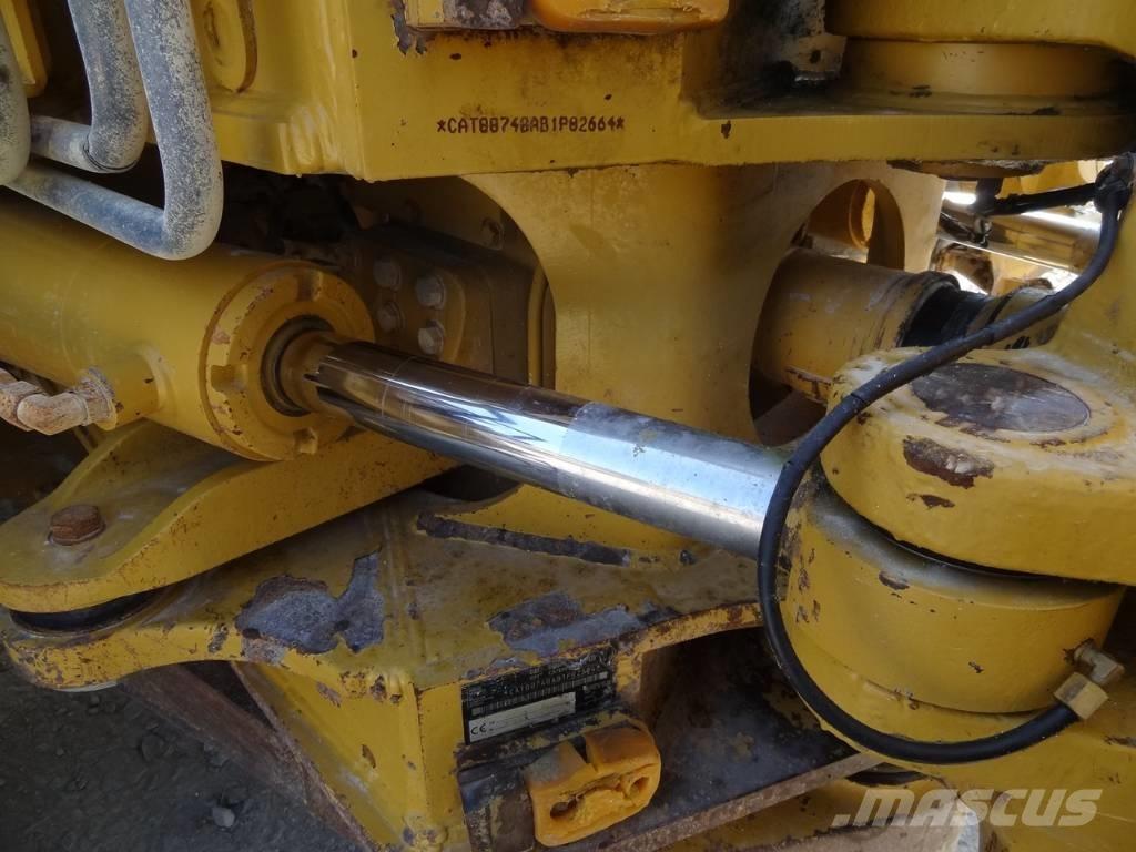 CAT 740 Dumper - Knickgelenk