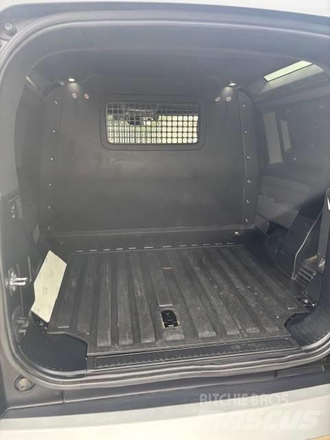 Land Rover Defender Lieferwagen
