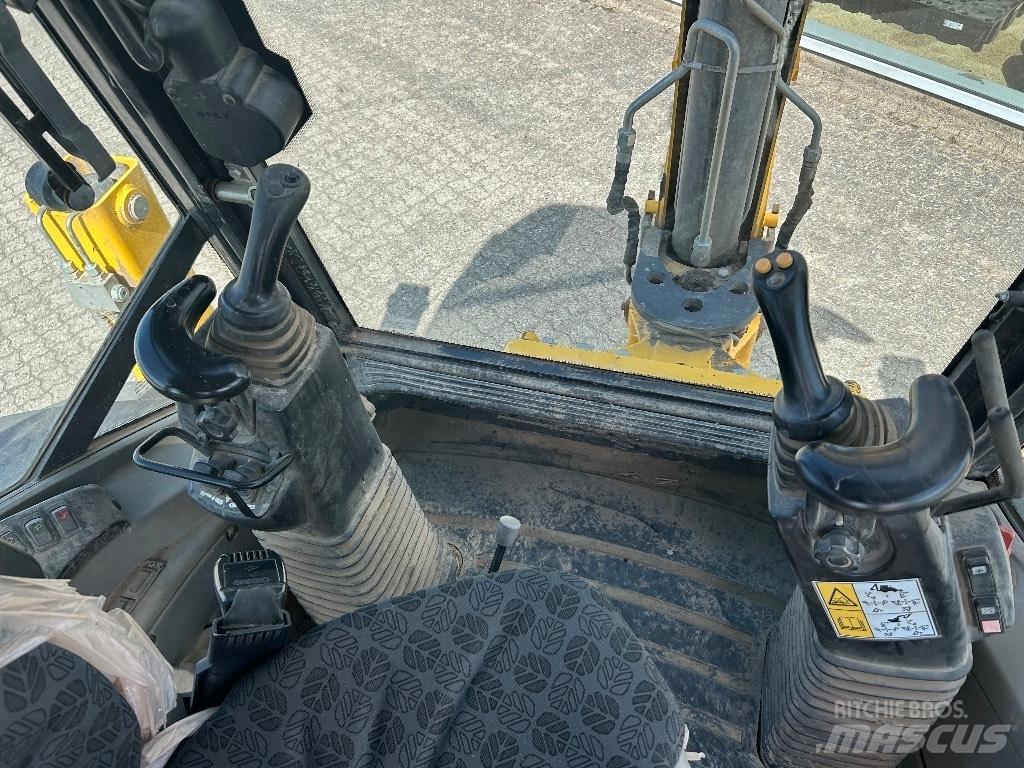 New Holland B 100 C Baggerlader