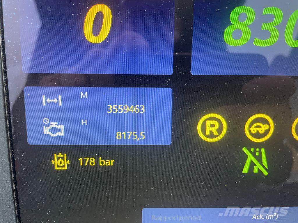 Komatsu 951 Harvester