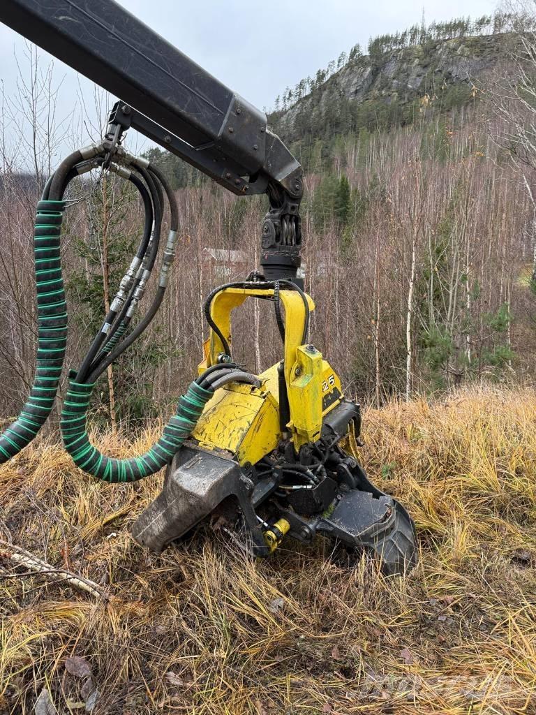 John Deere 1470 G Harvester