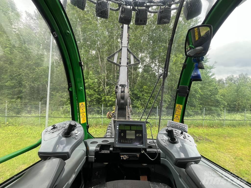 John Deere 1470E Harvester