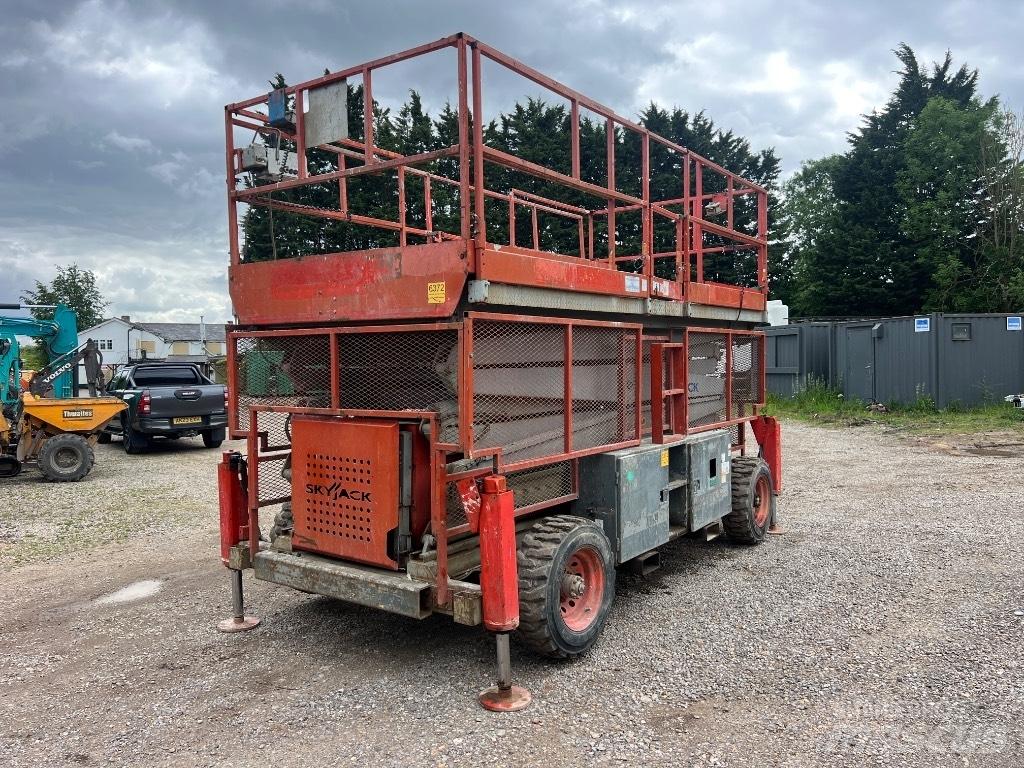 SkyJack SJ 9250 Scheren-Arbeitsbühnen