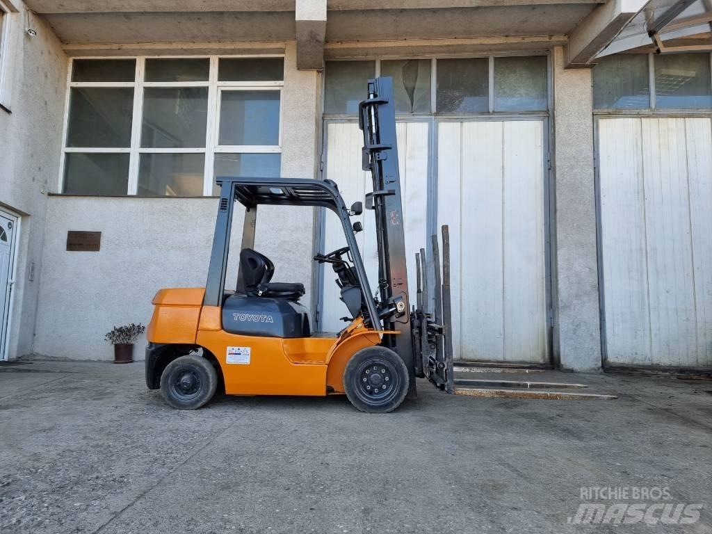 Toyota 02-7 FD 25 Diesel trucks