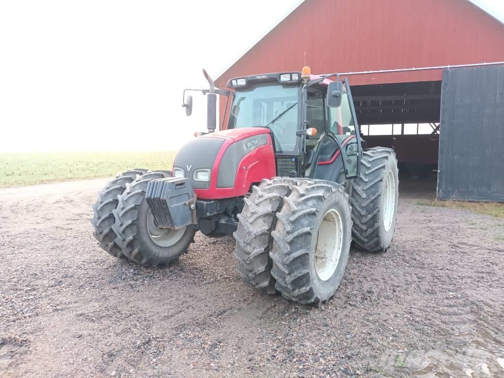 Valtra N 141 Traktoren