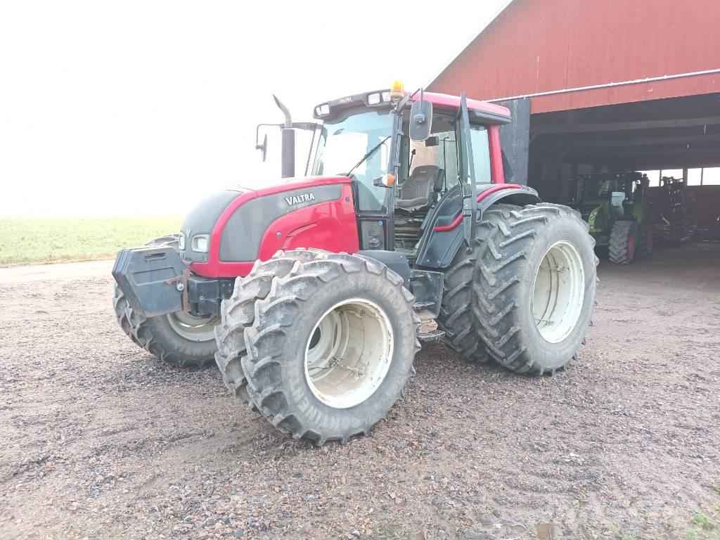 Valtra N 141 Traktoren