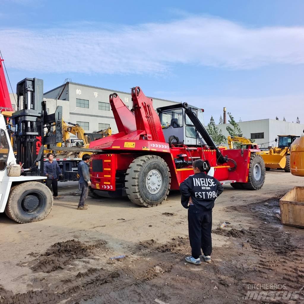Kalmar DRF 450 Reach-Stacker