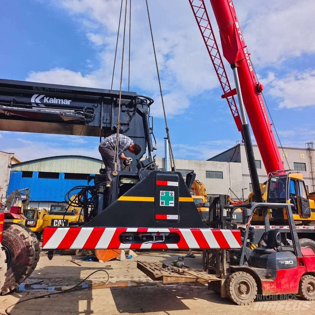 Kalmar DRF 450 Reach-Stacker