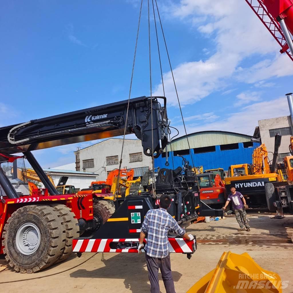 Kalmar DRF 450 Reach-Stacker