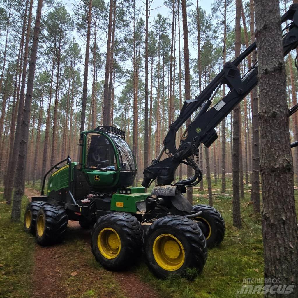John Deere 1270E Harvester