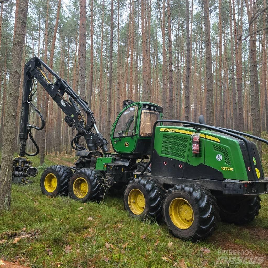 John Deere 1270E Harvester