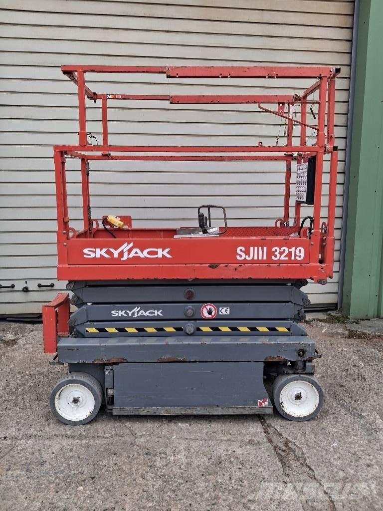 SkyJack SJ III 3219 Scheren-Arbeitsbühnen