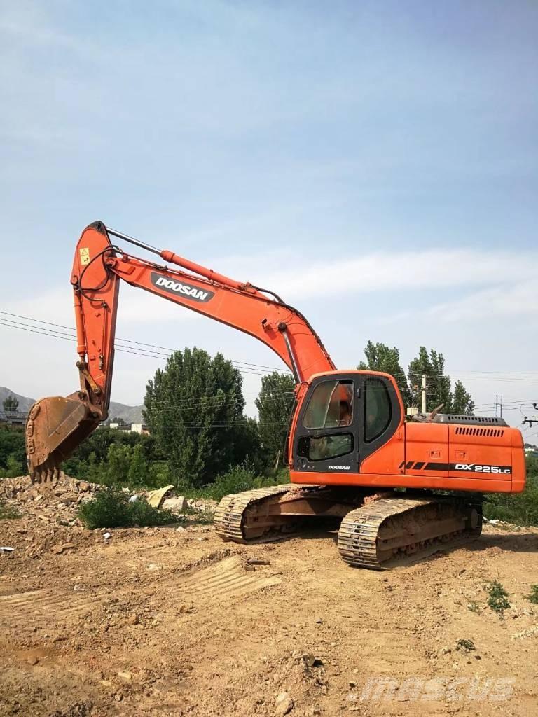 Doosan DX 225 Raupenbagger