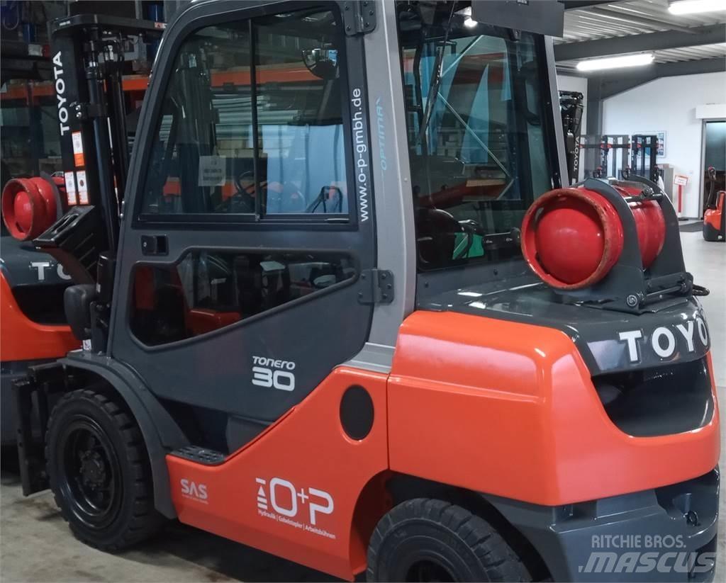 Toyota 02-8FGF30 Gasstapler