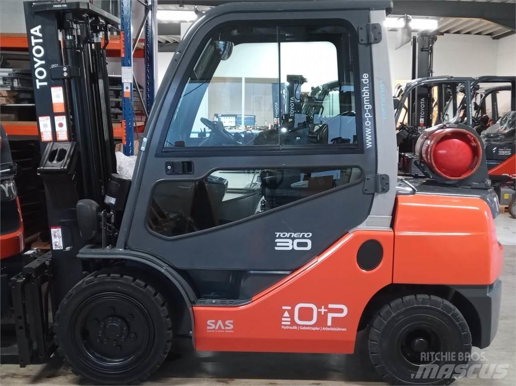 Toyota 02-8FGF30 Gasstapler