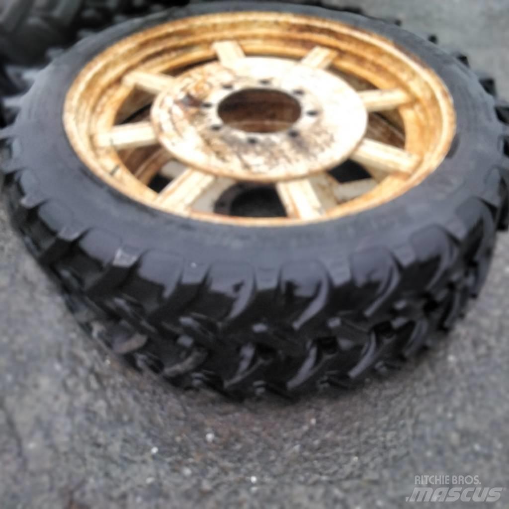 BKT 9.5R36 Reifen