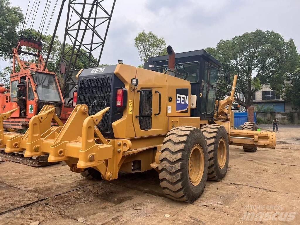 SEM 922F Grader