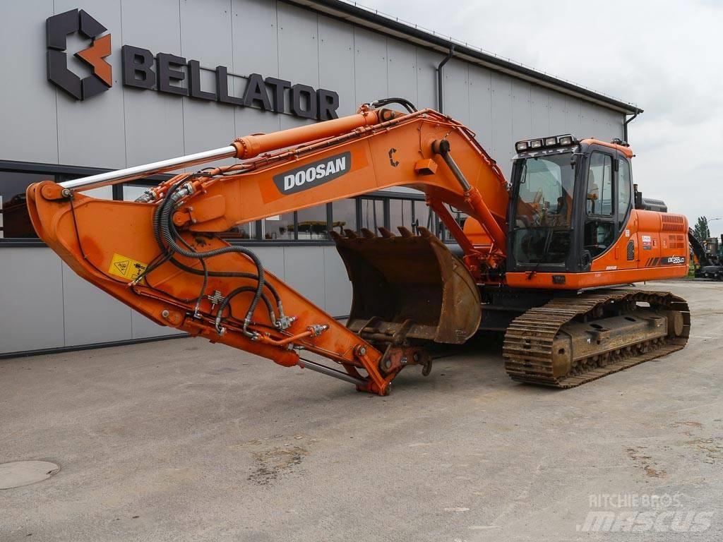 Doosan DX 255 LC-3 Raupenbagger