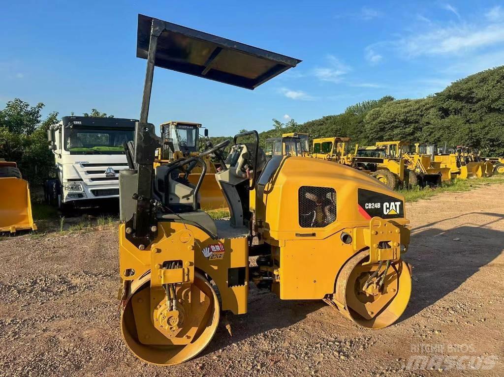 CAT CB 24 B Tandemwalzen