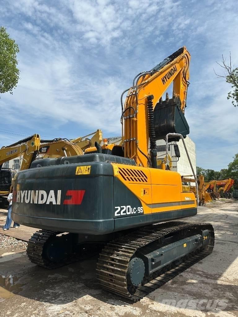 Hyundai 220LC-9S Raupenbagger