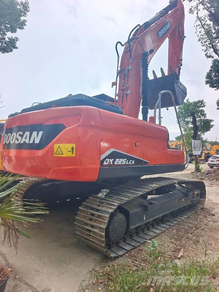 Doosan DX 225 LCA Raupenbagger