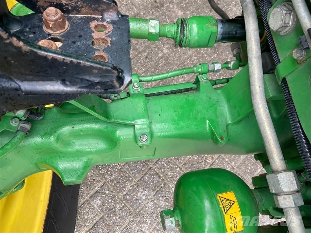 John Deere 6215R Traktoren