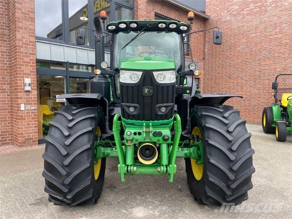 John Deere 6215R Traktoren