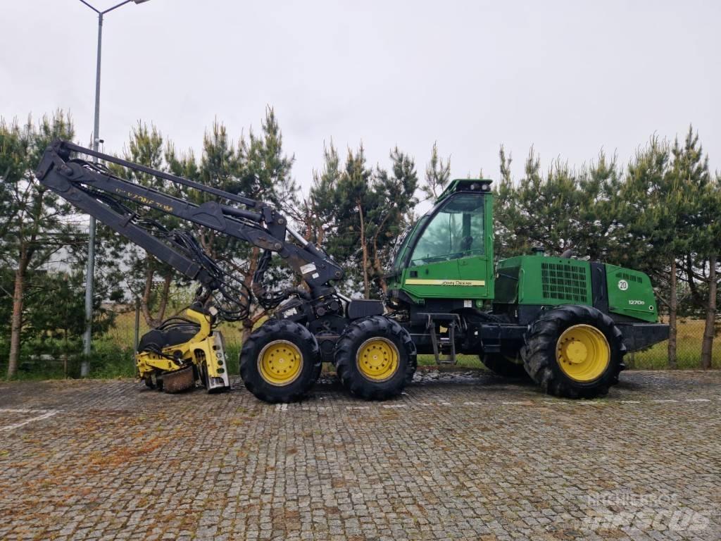 John Deere 1270 D Harvester