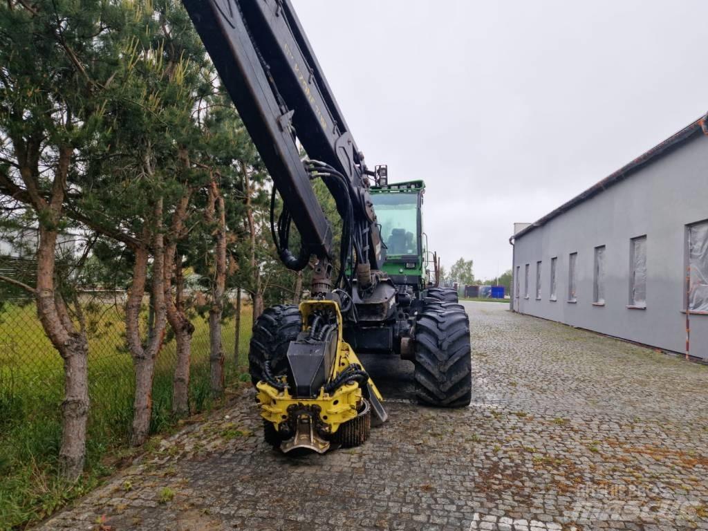 John Deere 1270 D Harvester